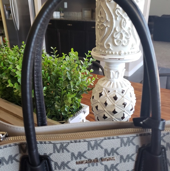 $$Final Sale$$ Michael Kors Large Mercer Tote - Picture 5 of 7